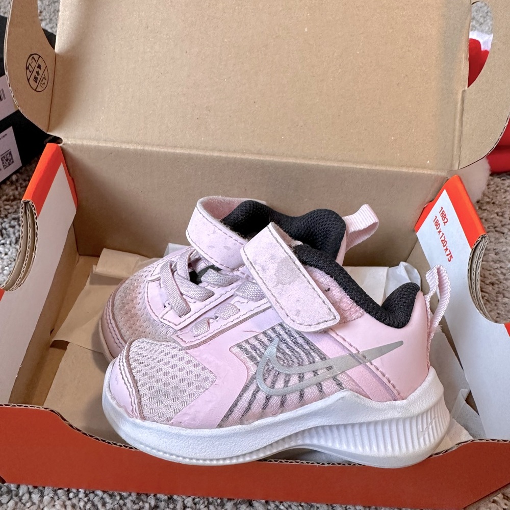 Pink baby Nike shoes!EUC! Smoke free home